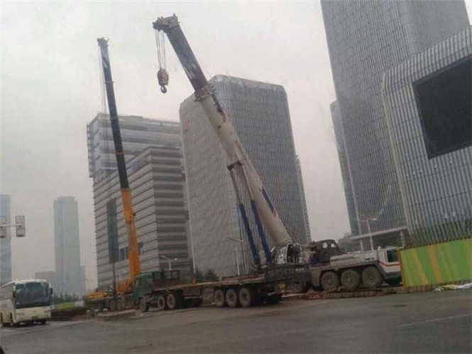 准格尔旗25吨吊车能吊多重设备？