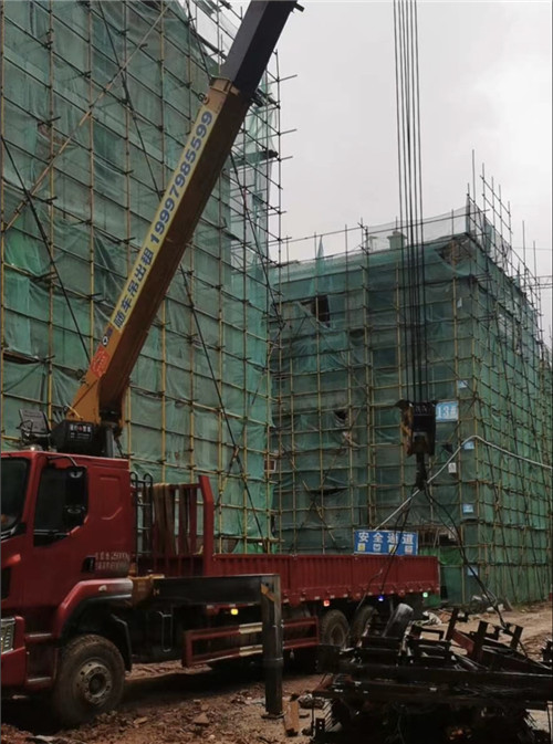 准格尔旗“慢工细活”—— 吊车的 “微动控制” 技术